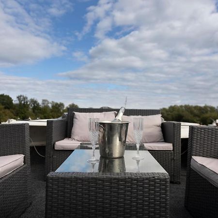 Eucala Motor Yacht Hotel East Molesey Kültér fotó