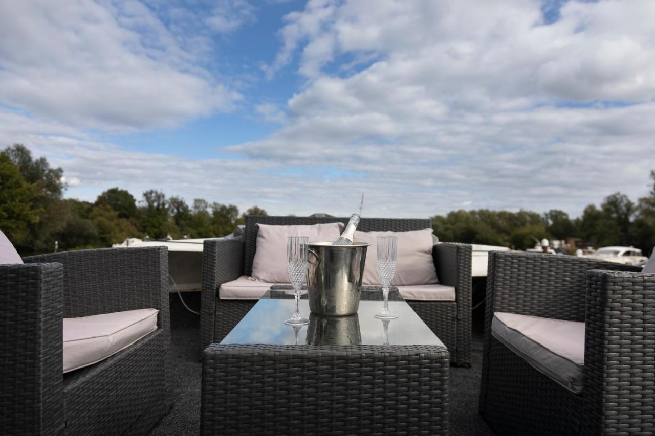 Eucala Motor Yacht Hotel East Molesey Kültér fotó